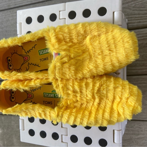 Special Limited Edition Tom’s x Sesame Street Big Bird Size 8 Shoes - Picture 8 of 10